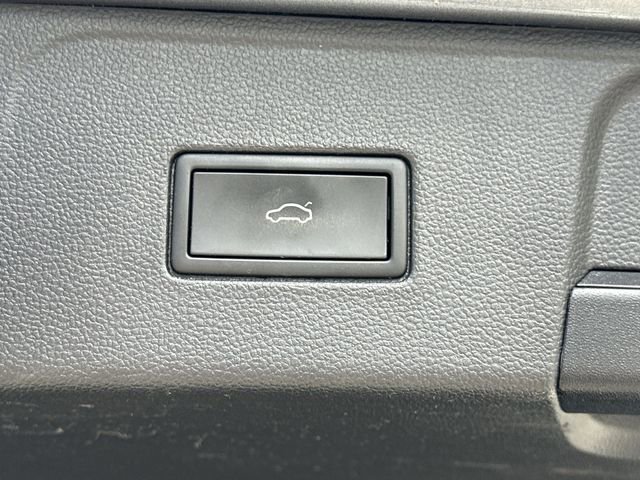Used 2022 Volkswagen Atlas SEL Premium image 35