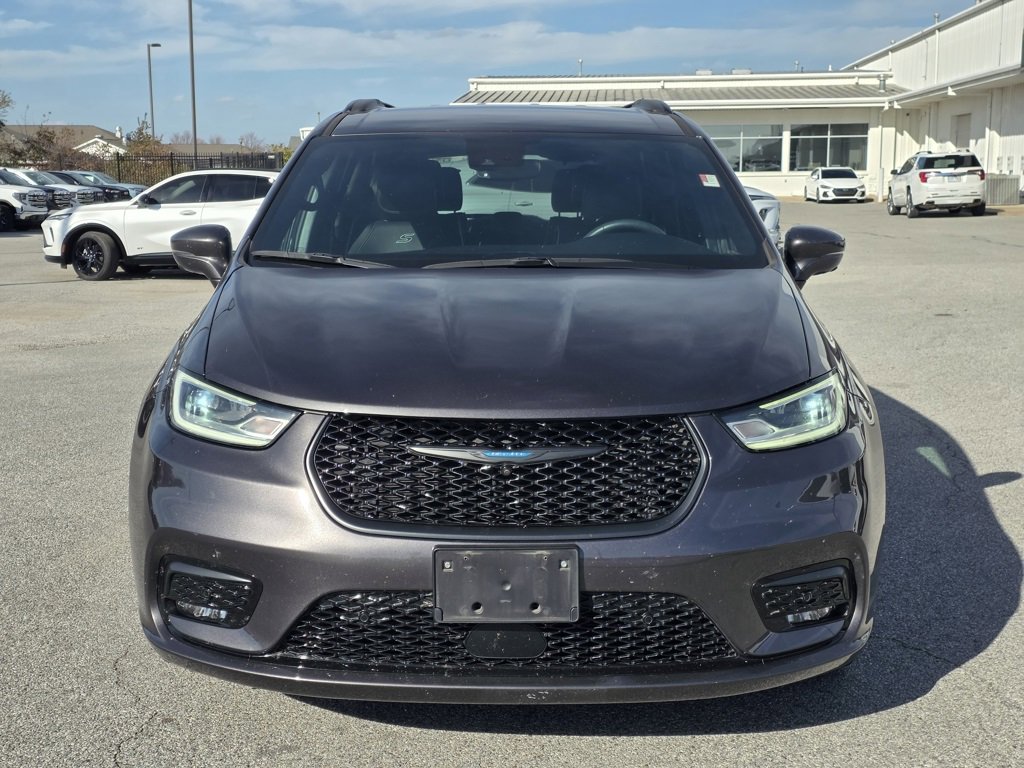 Used 2021 Chrysler Pacifica Limited w/ Uconnect Theater Family Group image 2