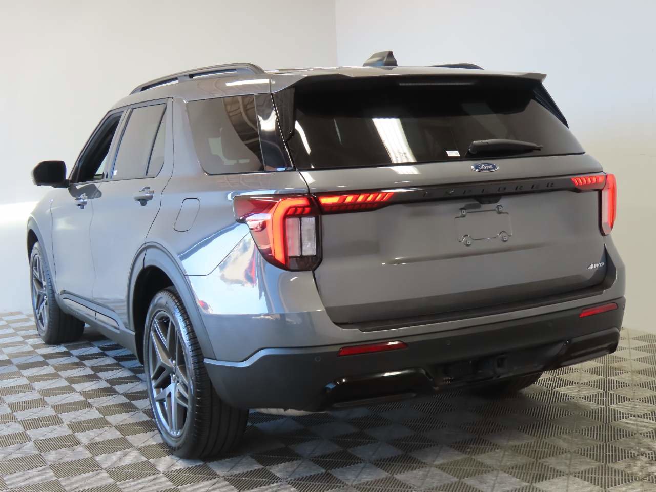 Used 2025 Ford Explorer ST-Line w/ Premium Package AWD/4WD image 3