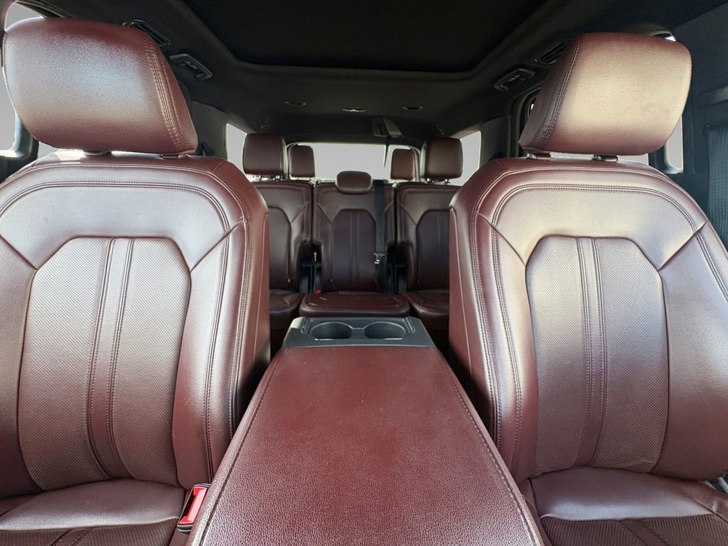 Used 2024 Ford Expedition Limited image 2