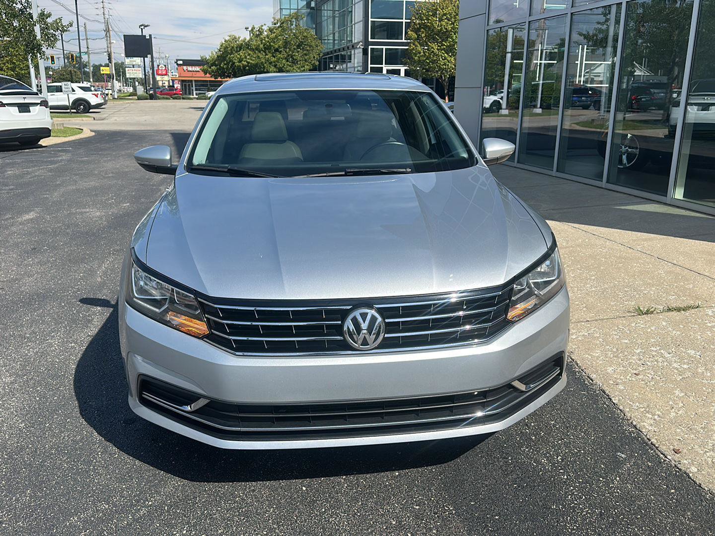 Used 2019 Volkswagen Passat 2.0T Wolfsburg w/ Wheels & Sunroof Package FWD image 7
