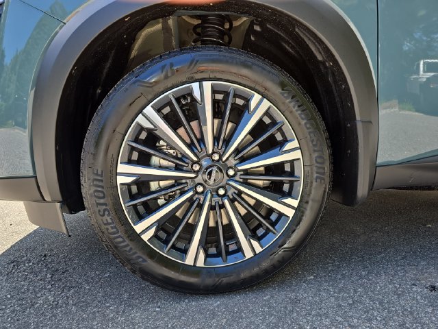 New 2026 Nissan Pathfinder Platinum FWD image 14