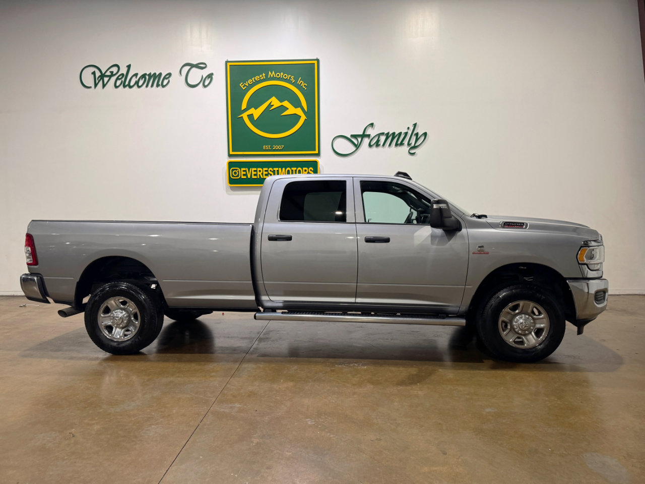 Used 2024 RAM 2500 Tradesman w/ Chrome Appearance Group image 2