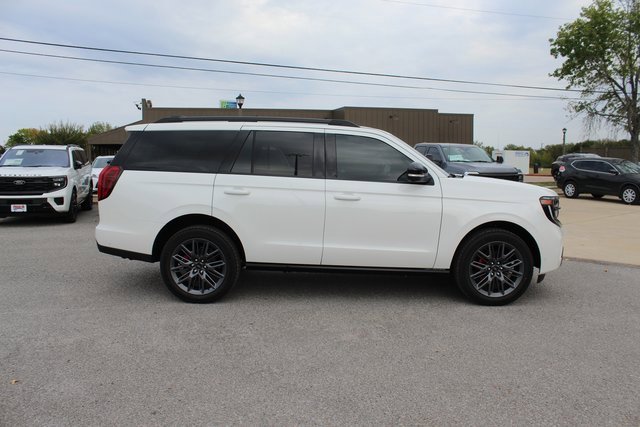 New 2025 Ford Expedition Platinum image 3