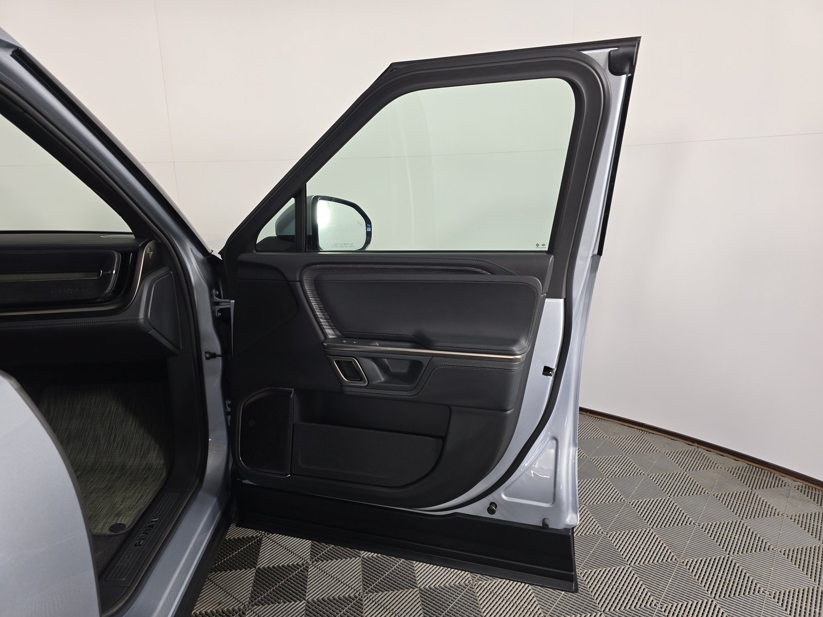 Used 2024 Rivian R1T Adventure AWD/4WD image 19