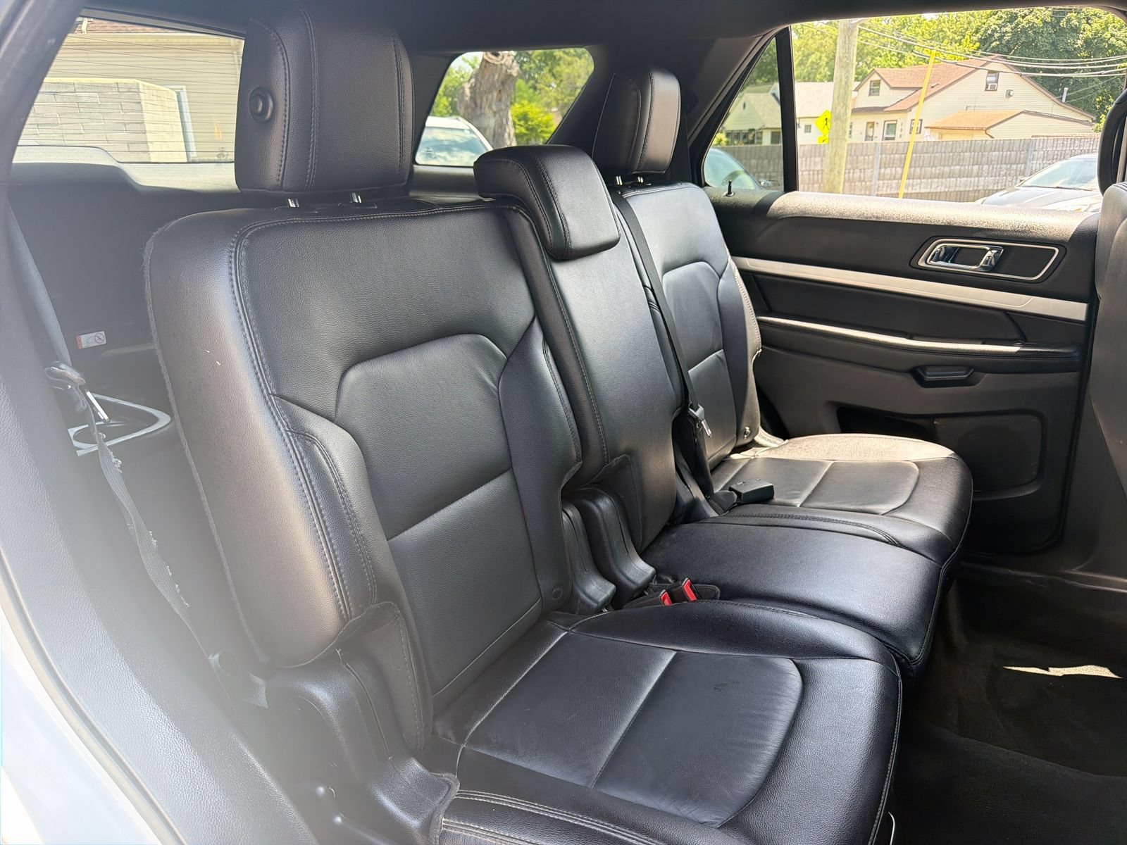 Used 2017 Ford Explorer XLT w/ Equipment Group 202A AWD/4WD image 21
