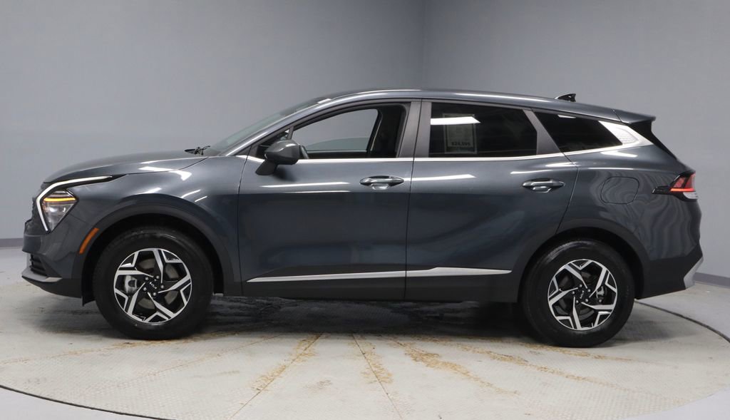 Used 2025 Kia Sportage LX image 8