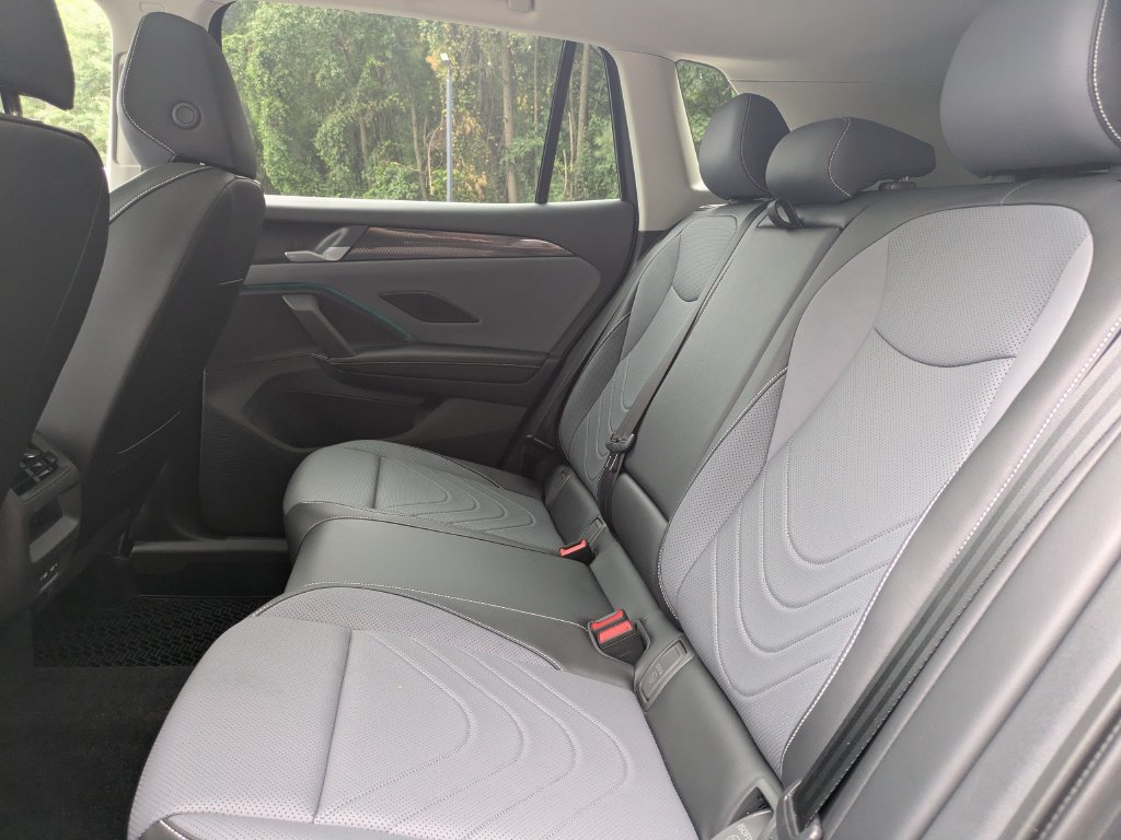 Certified 2025 Volkswagen Tiguan SE AWD/4WD image 14