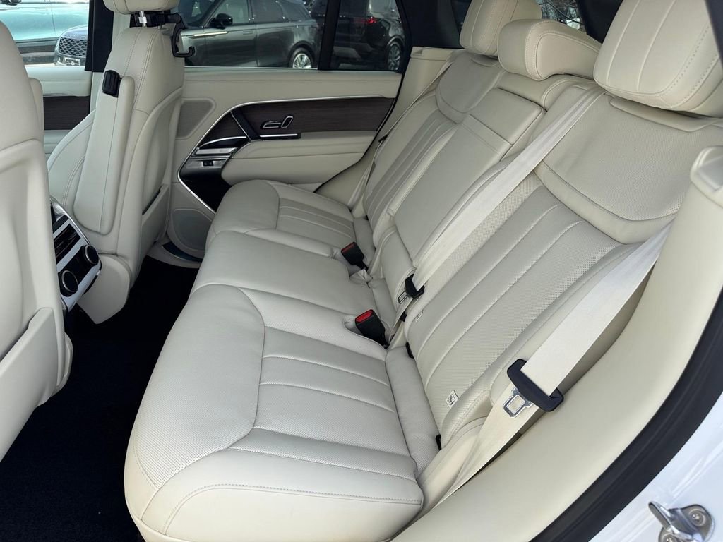 New 2026 Land Rover Range Rover SE image 9
