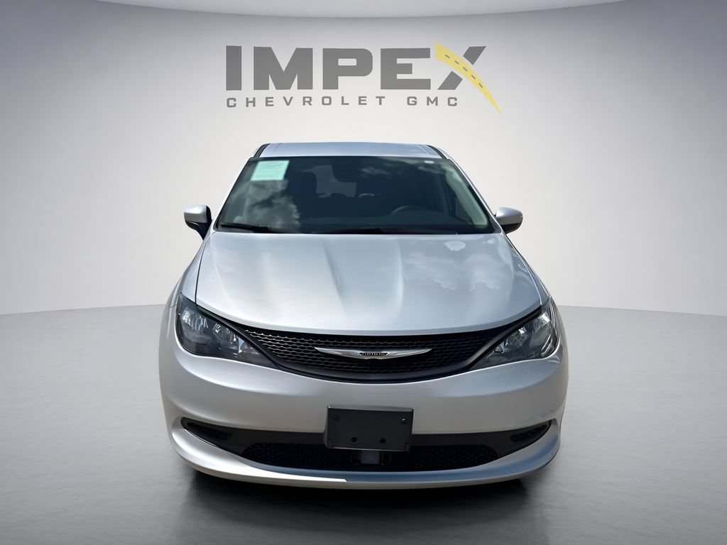 Used 2023 Chrysler Voyager LX FWD image 8
