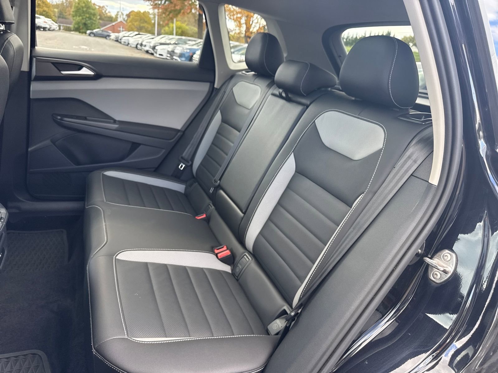 Certified 2022 Volkswagen Taos SEL image 38