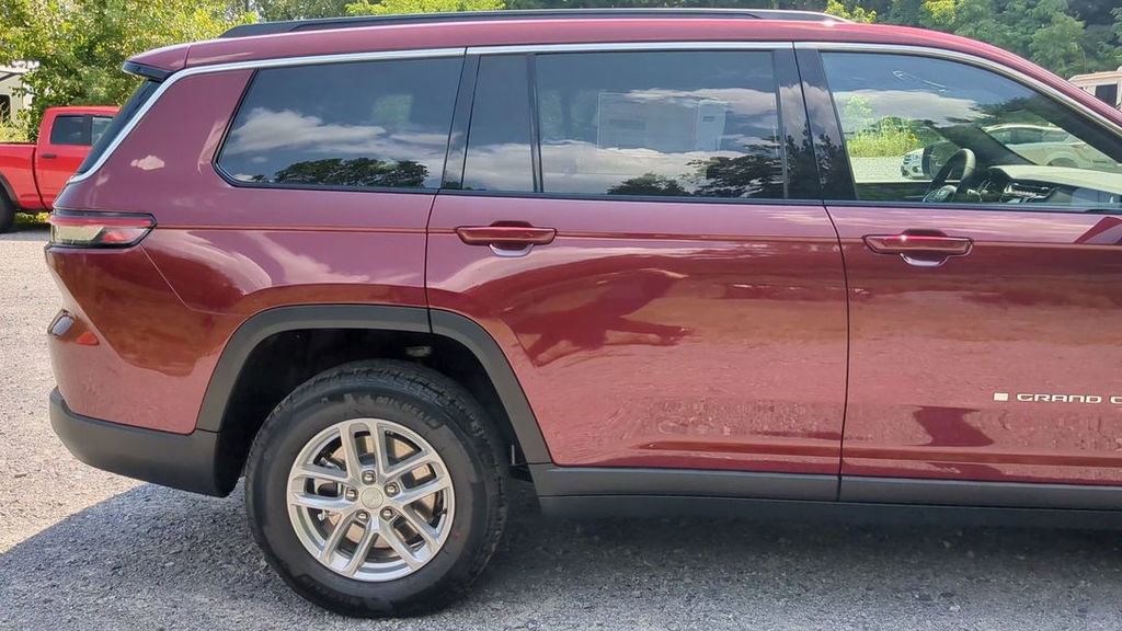 New 2025 Jeep Grand Cherokee L Laredo w/ Luxury Tech Group I image 8