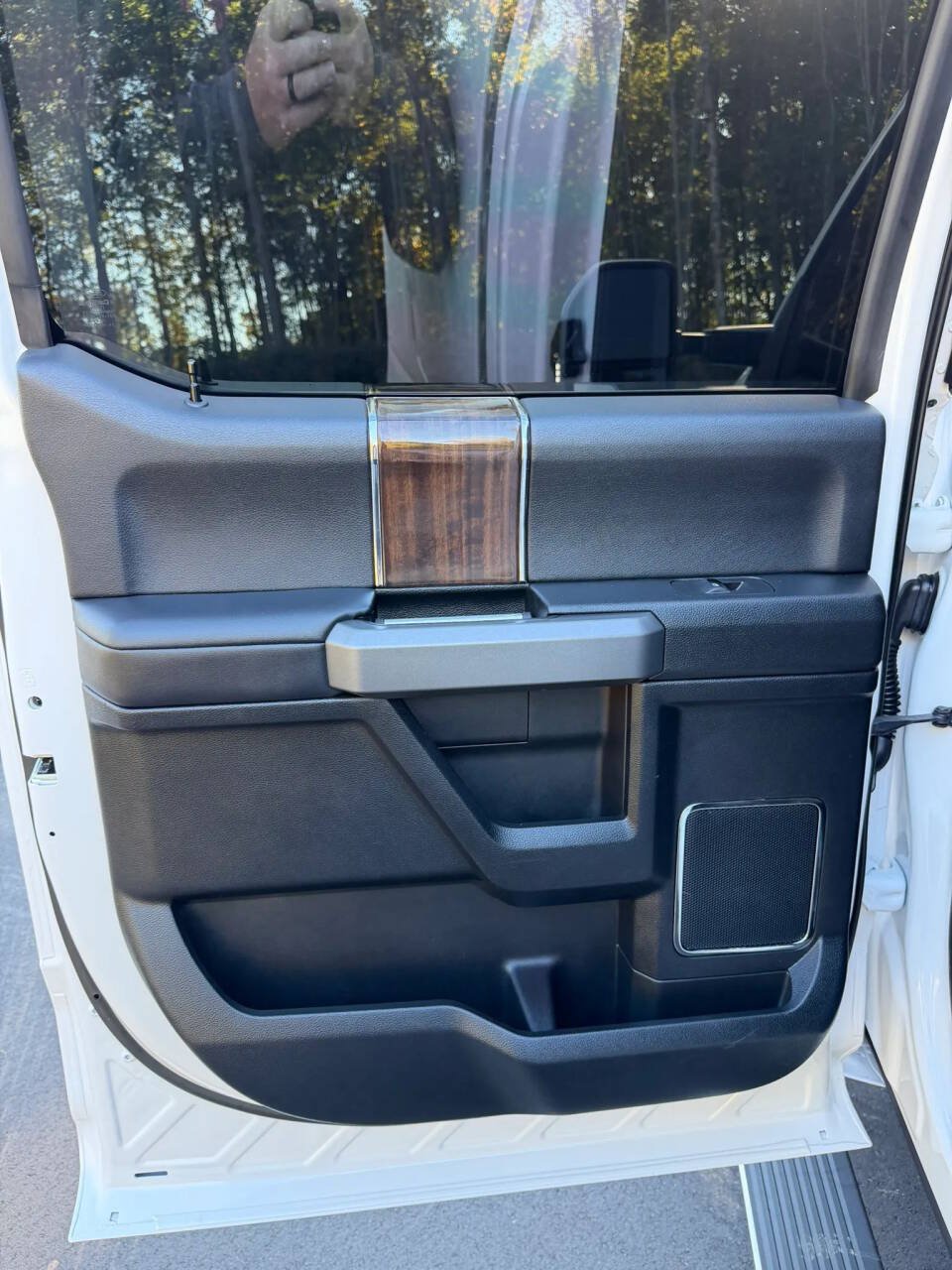 Used 2017 Ford F350 Platinum w/ Platinum Ultimate Package AWD/4WD image 19