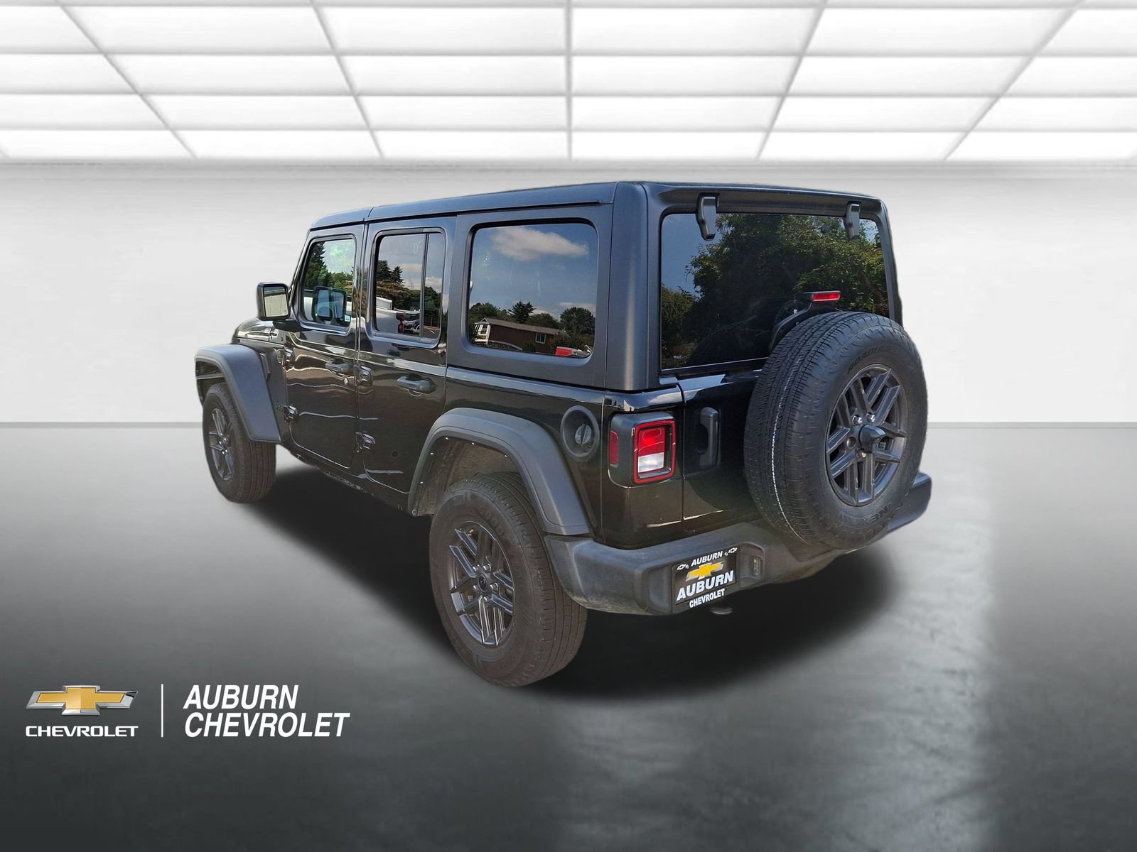 Used 2024 Jeep Wrangler Unlimited Sport AWD/4WD image 5