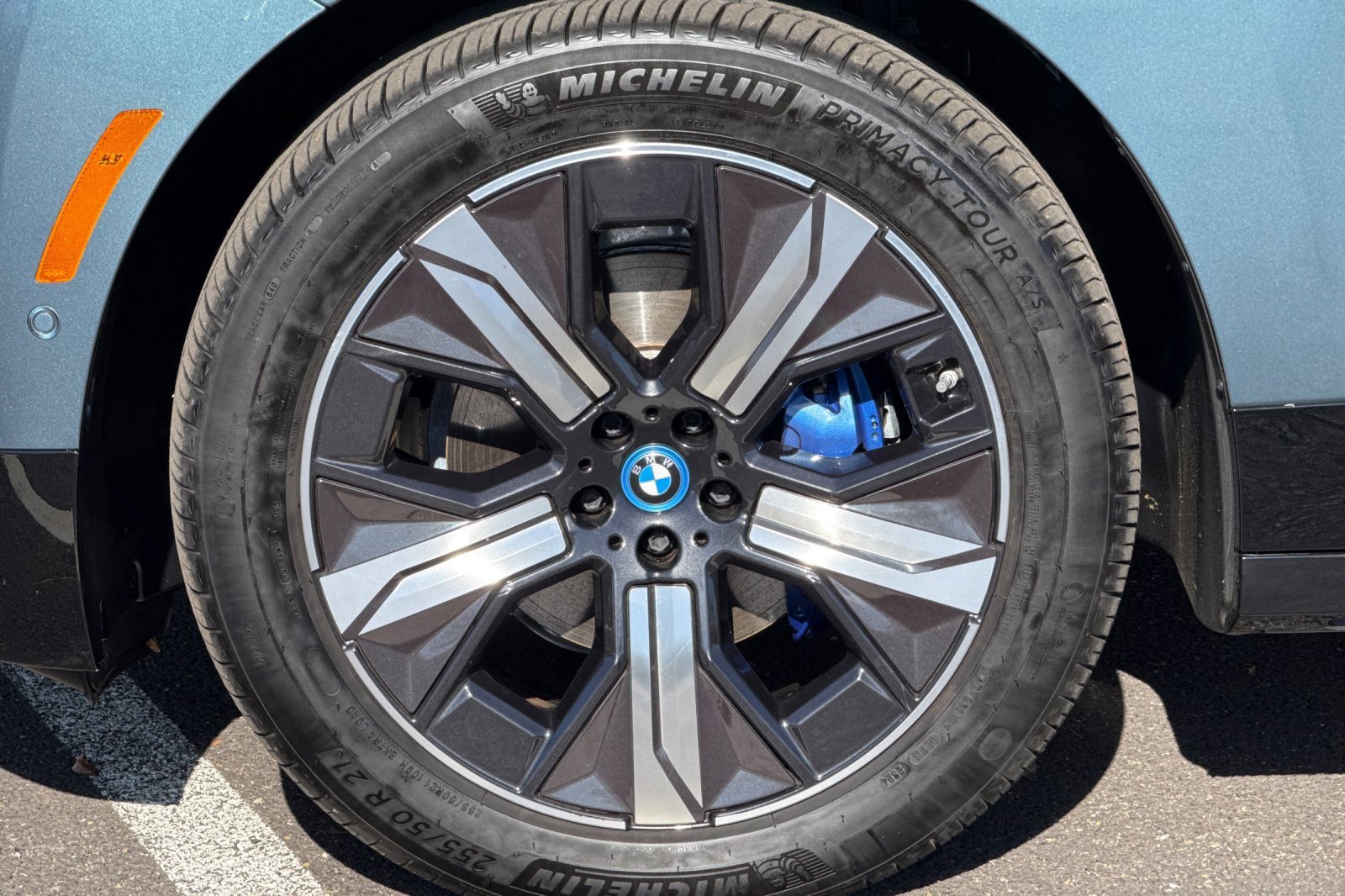 Used 2025 BMW iX xDrive50 w/ Premium Package image 36