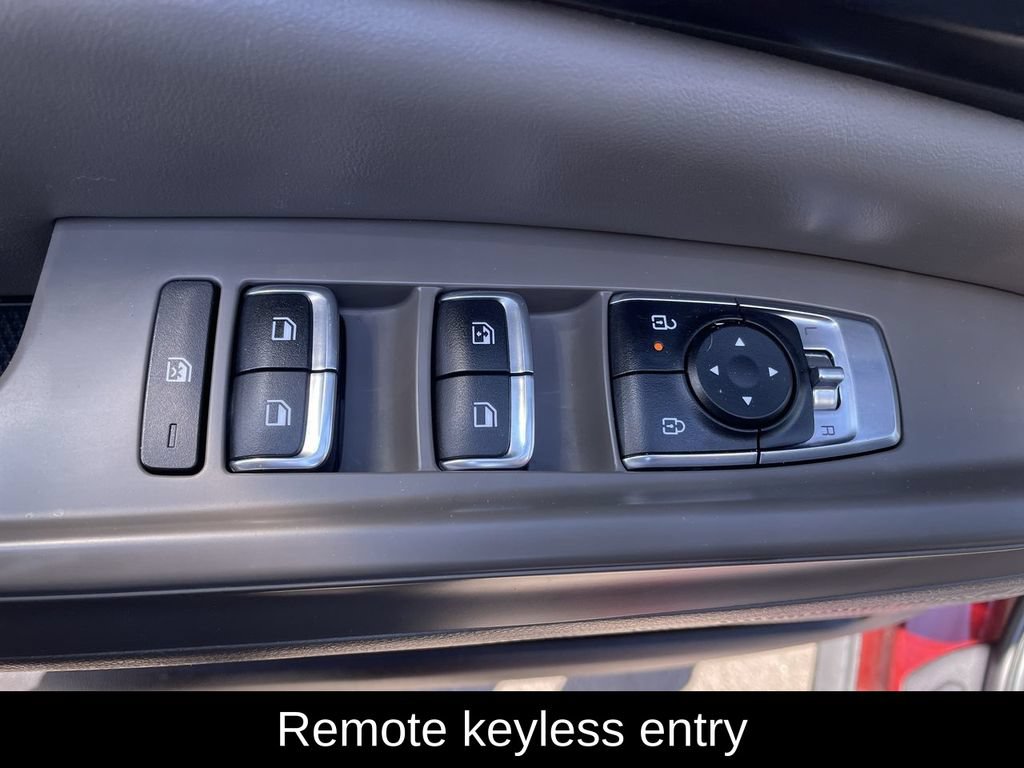 Used 2025 Kia Carnival FWD image 23