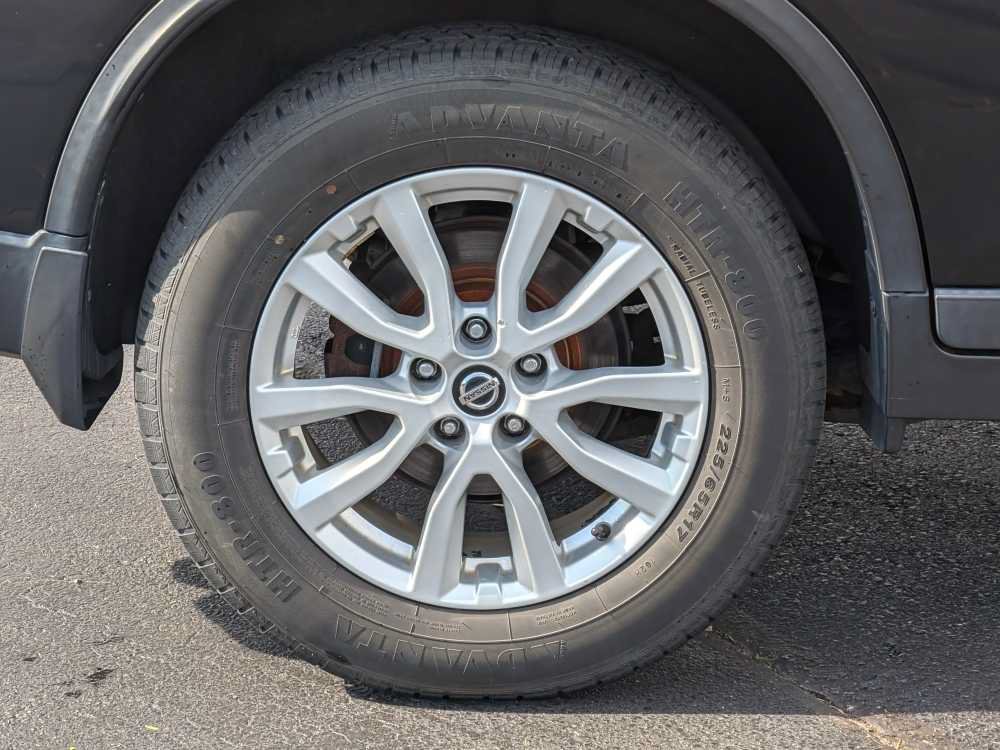 Used 2018 Nissan Rogue SV w/ Premium Package AWD/4WD image 9