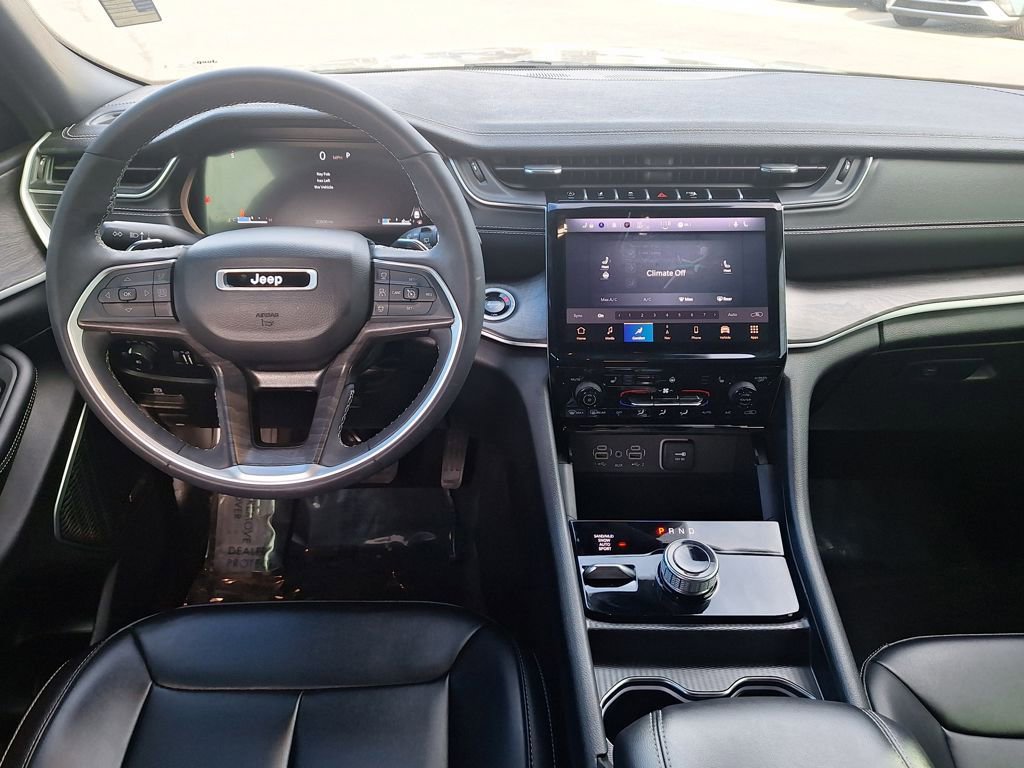 Used 2024 Jeep Grand Cherokee Limited w/ Black Appearance Package image 16