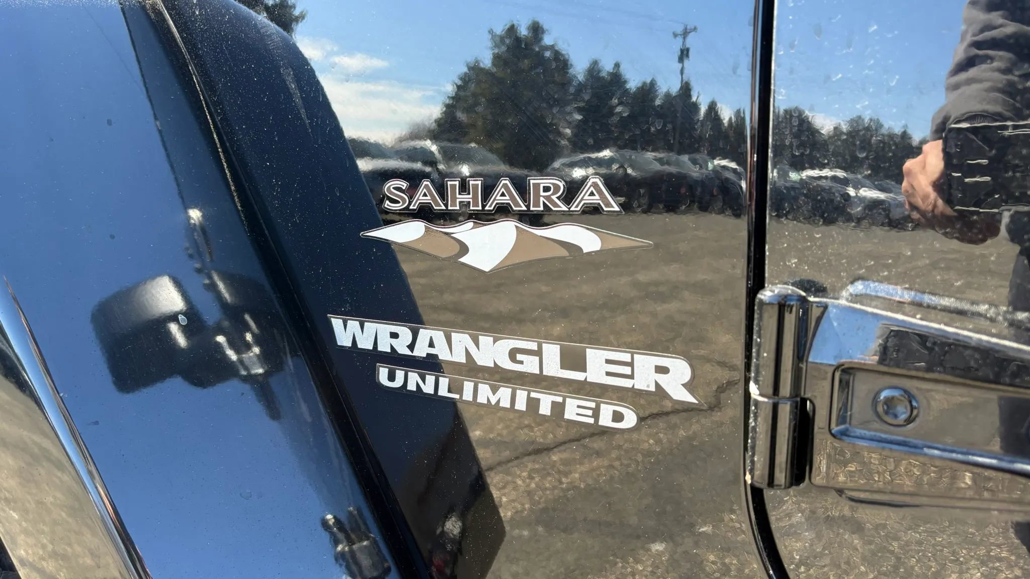 Used 2016 Jeep Wrangler Unlimited Sahara w/ Connectivity Group image 33