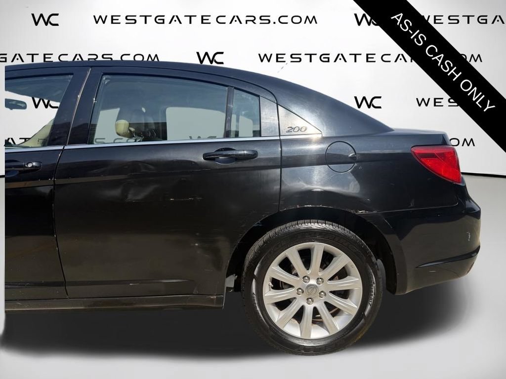 Used 2012 Chrysler 200 Touring FWD image 4
