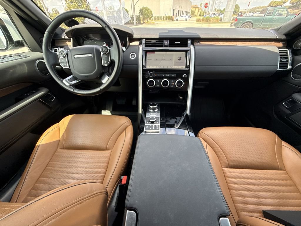 Used 2018 Land Rover Discovery HSE image 19