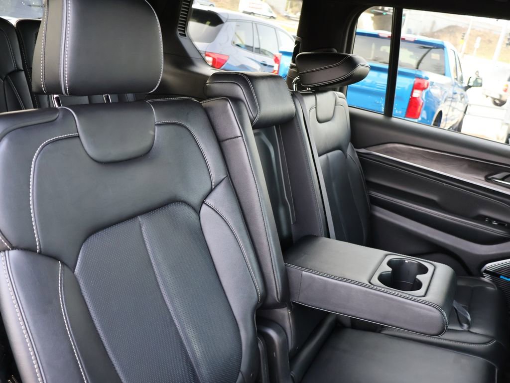Used 2023 Jeep Grand Cherokee L Overland image 12