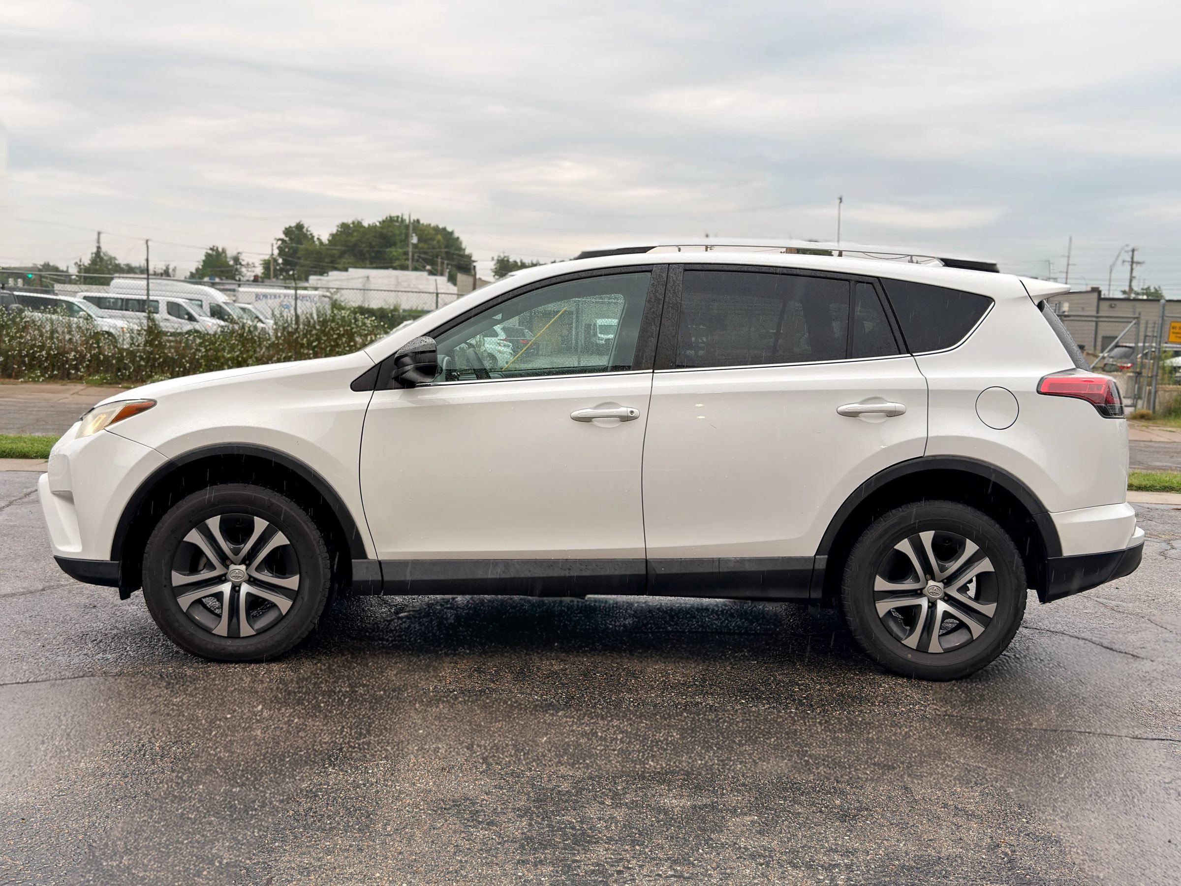 Used 2016 Toyota RAV4 LE FWD image 4