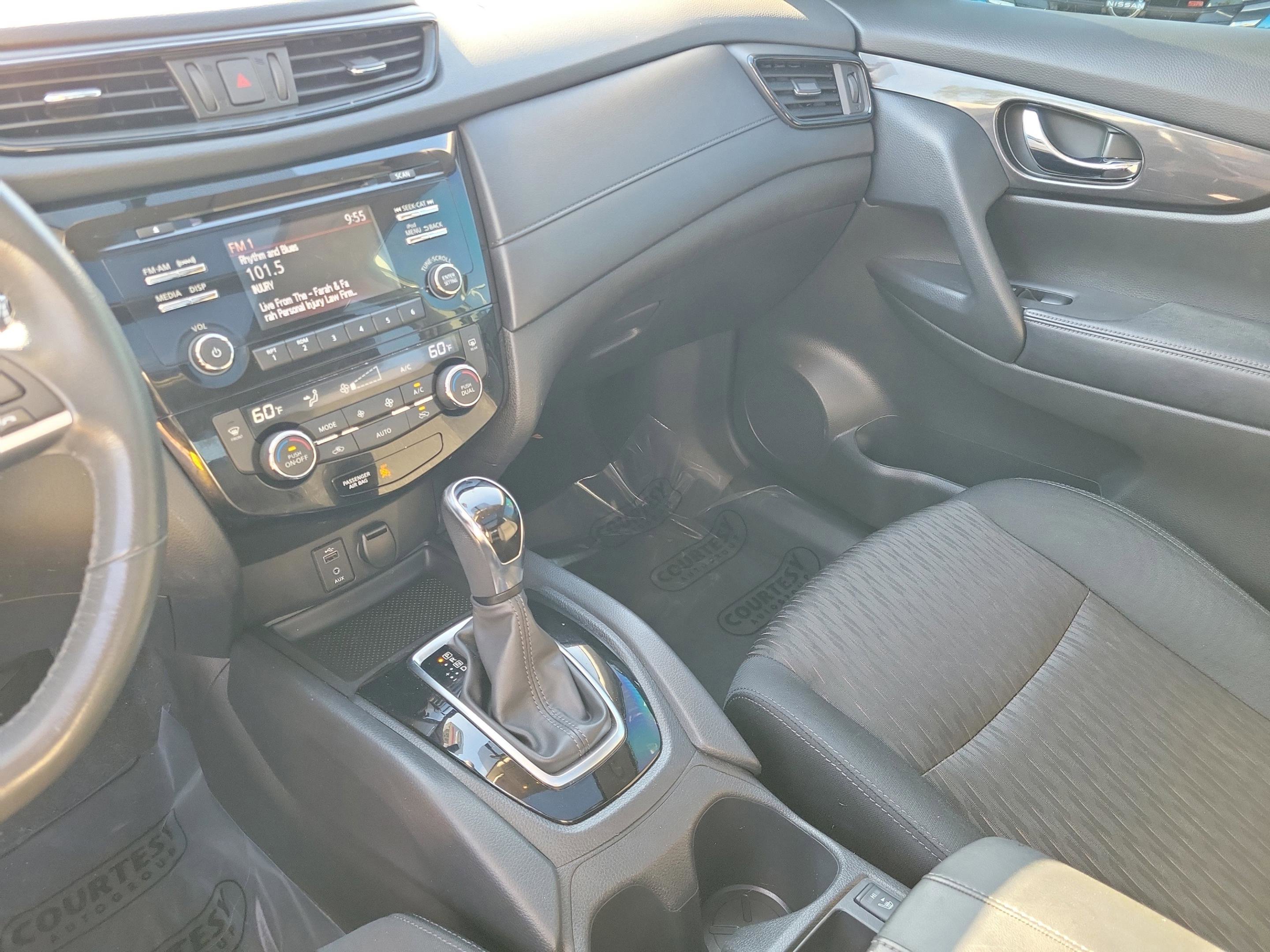 Certified 2017 Nissan Rogue SV image 34