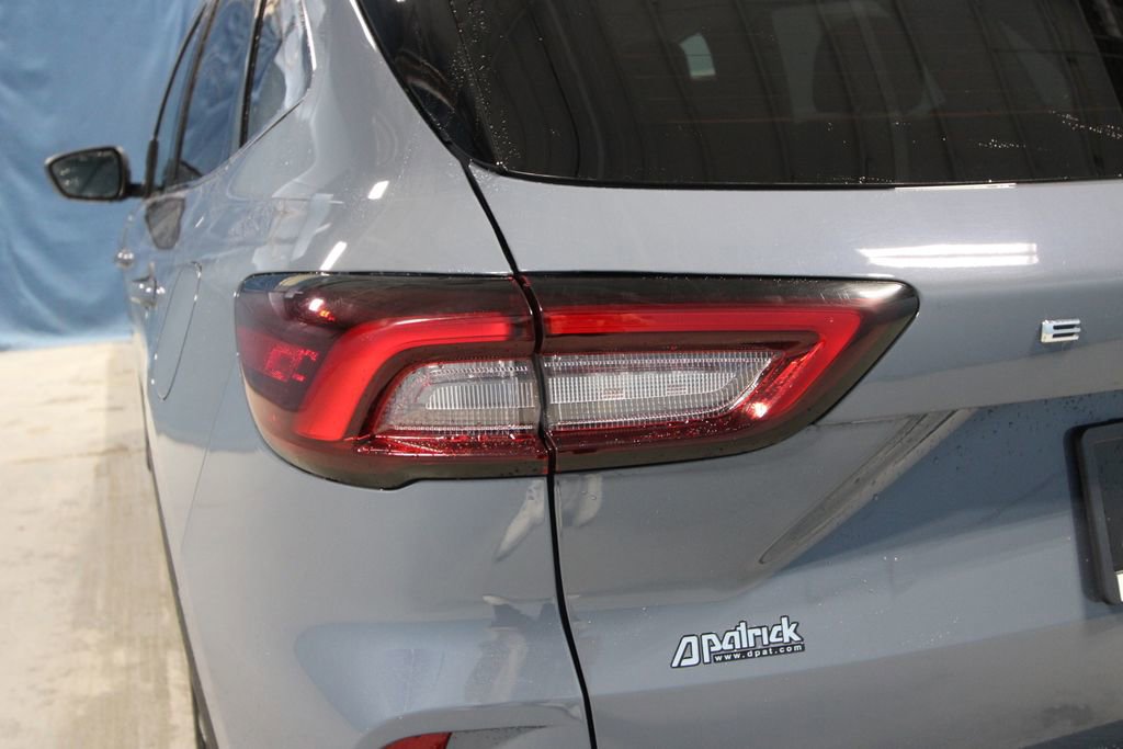 Used 2025 Ford Escape SE FWD image 38