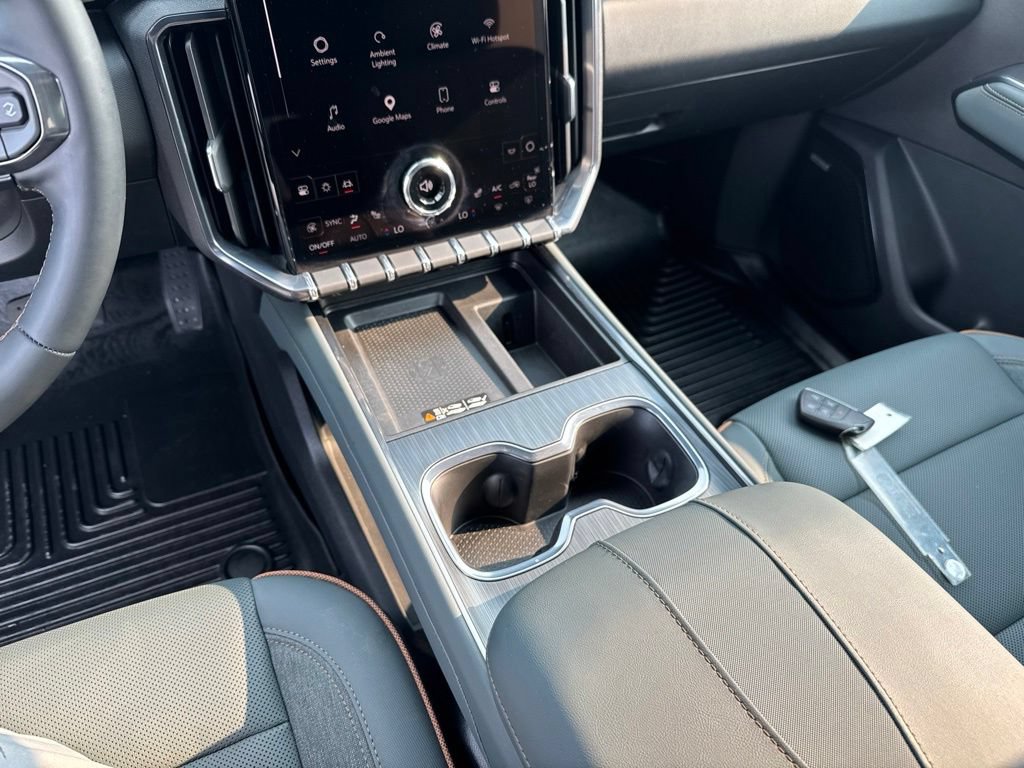 Used 2025 GMC Acadia AT4 AWD/4WD image 25