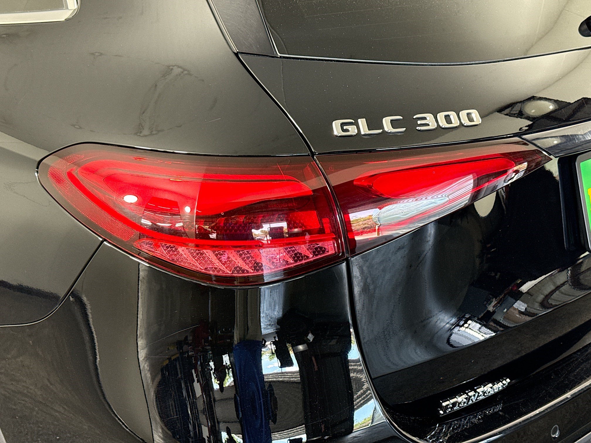 Used 2024 Mercedes-Benz GLC 300 4MATIC image 36