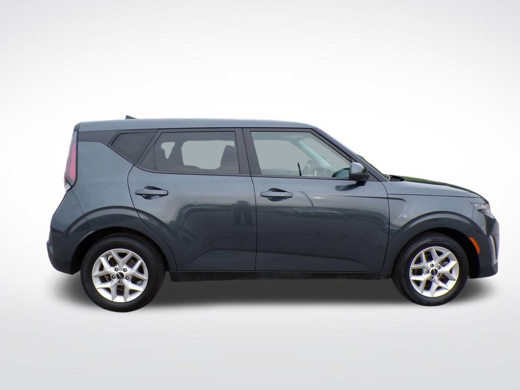 Used 2024 Kia Soul LX w/ Option Group 015 FWD image 6