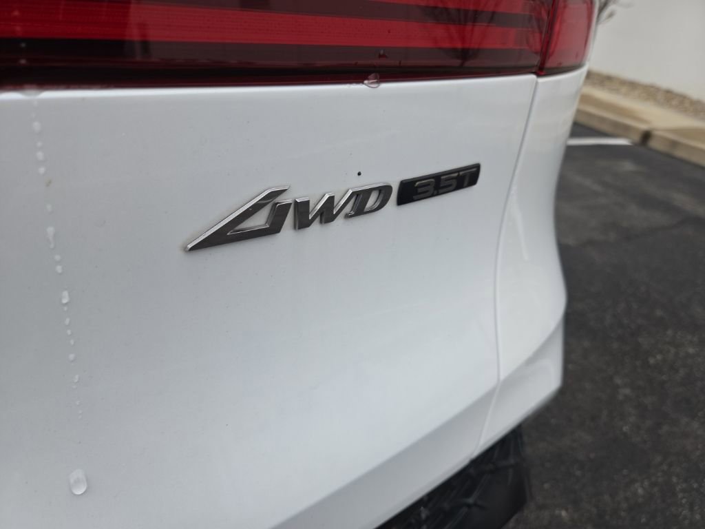 Used 2025 Genesis GV70 3.5T Sport w/ Sport Advanced Package image 11