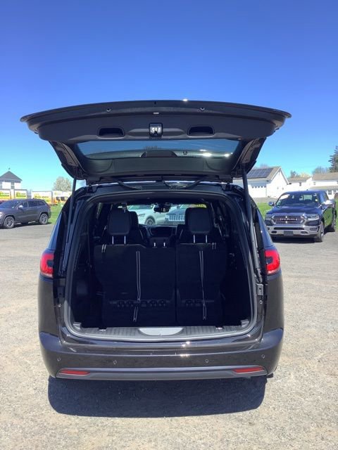 Used 2023 Chrysler Pacifica Touring-L w/ S Appearance Package AWD/4WD image 24