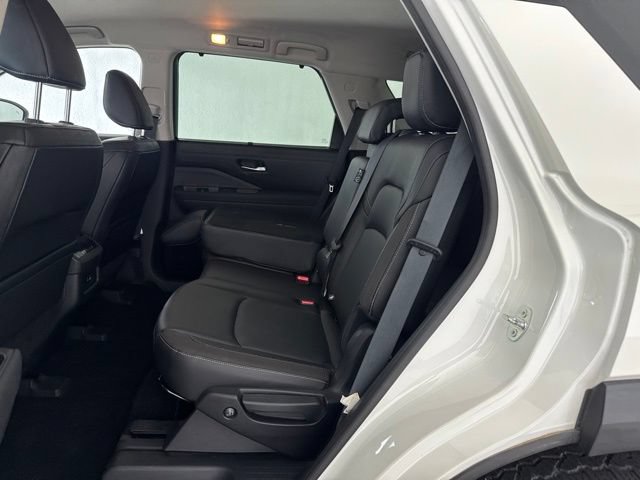 Used 2022 Nissan Pathfinder SL w/ SL Black Package AWD/4WD image 31