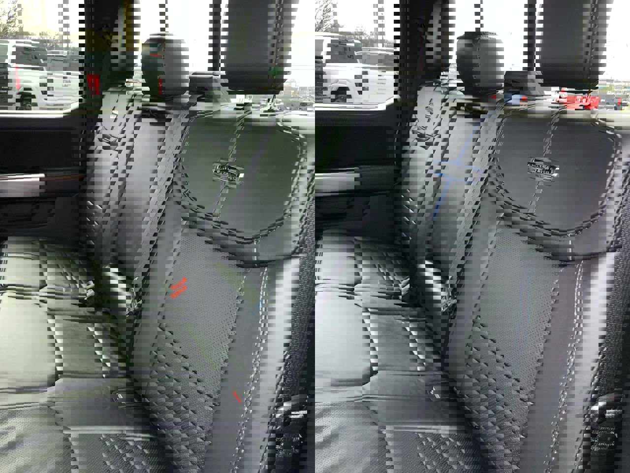 Used 2024 Ford F150 Platinum w/ FX4 Off-Road Package image 19