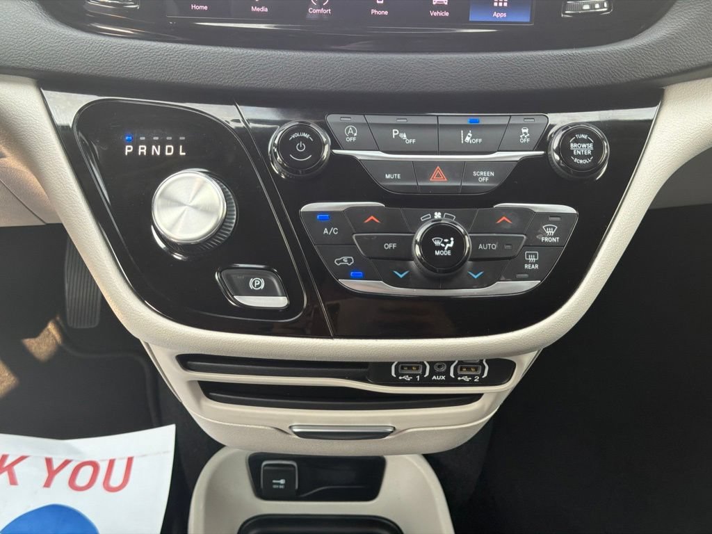 Used 2023 Chrysler Pacifica Touring-L FWD image 13