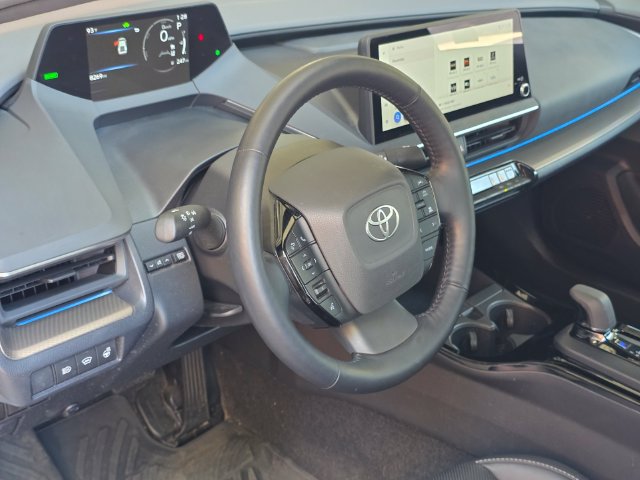 Used 2024 Toyota Prius XLE FWD image 7