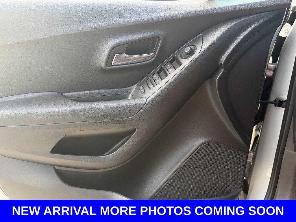 Used 2020 Chevrolet Trax LS w/ Tint and Cruise Package FWD image 31
