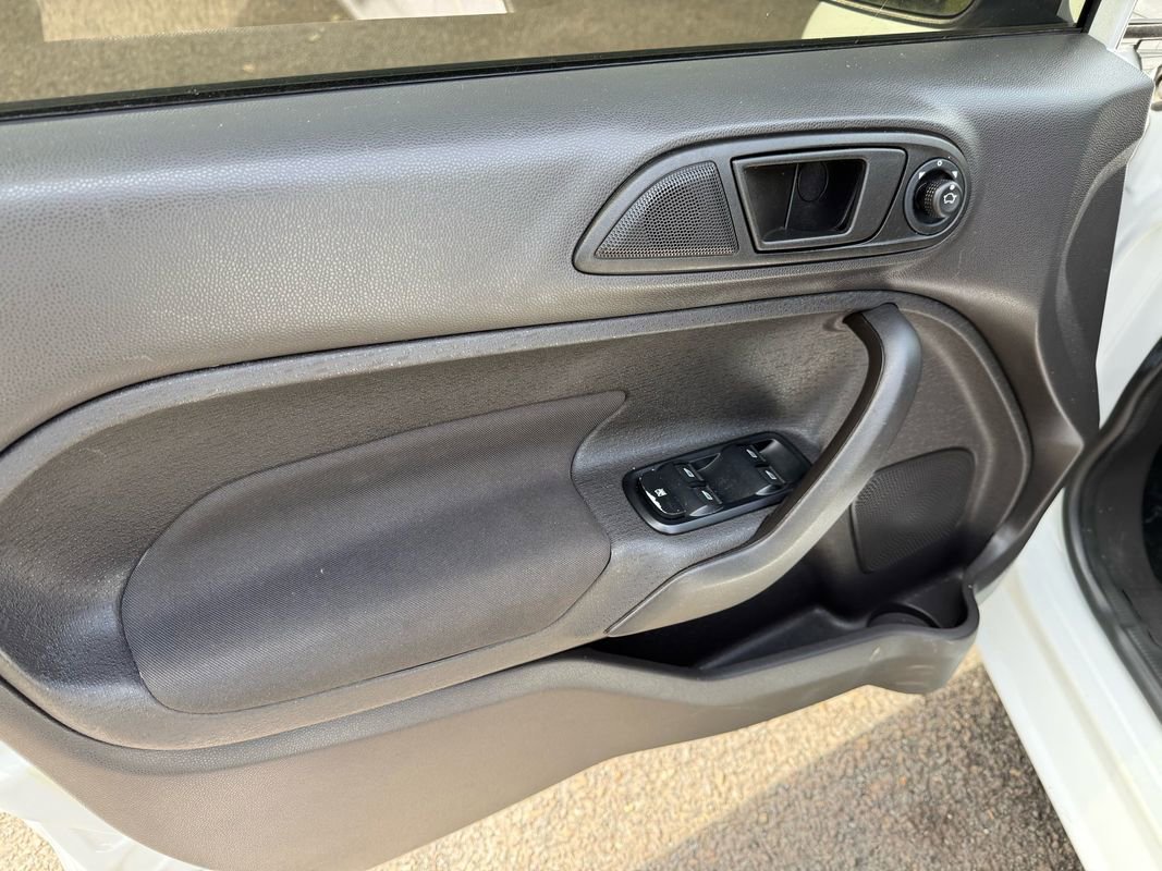 Used 2019 Ford Fiesta SE image 14