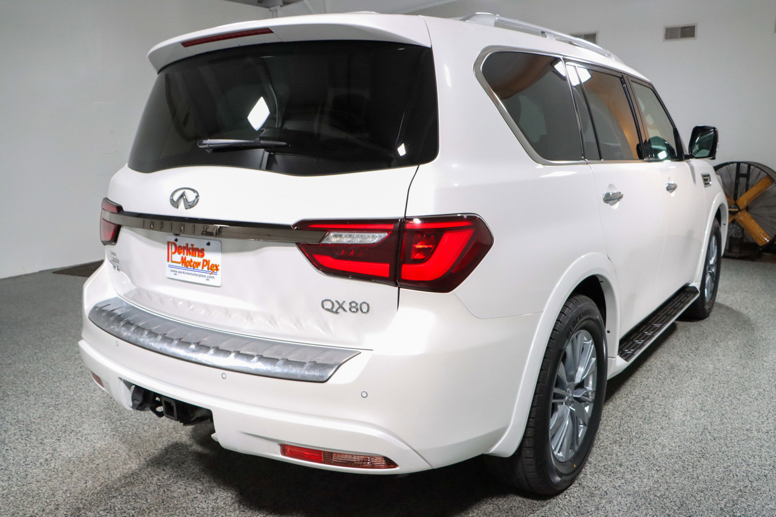 Used 2022 INFINITI QX80 Premium Select w/ Cargo Package image 7