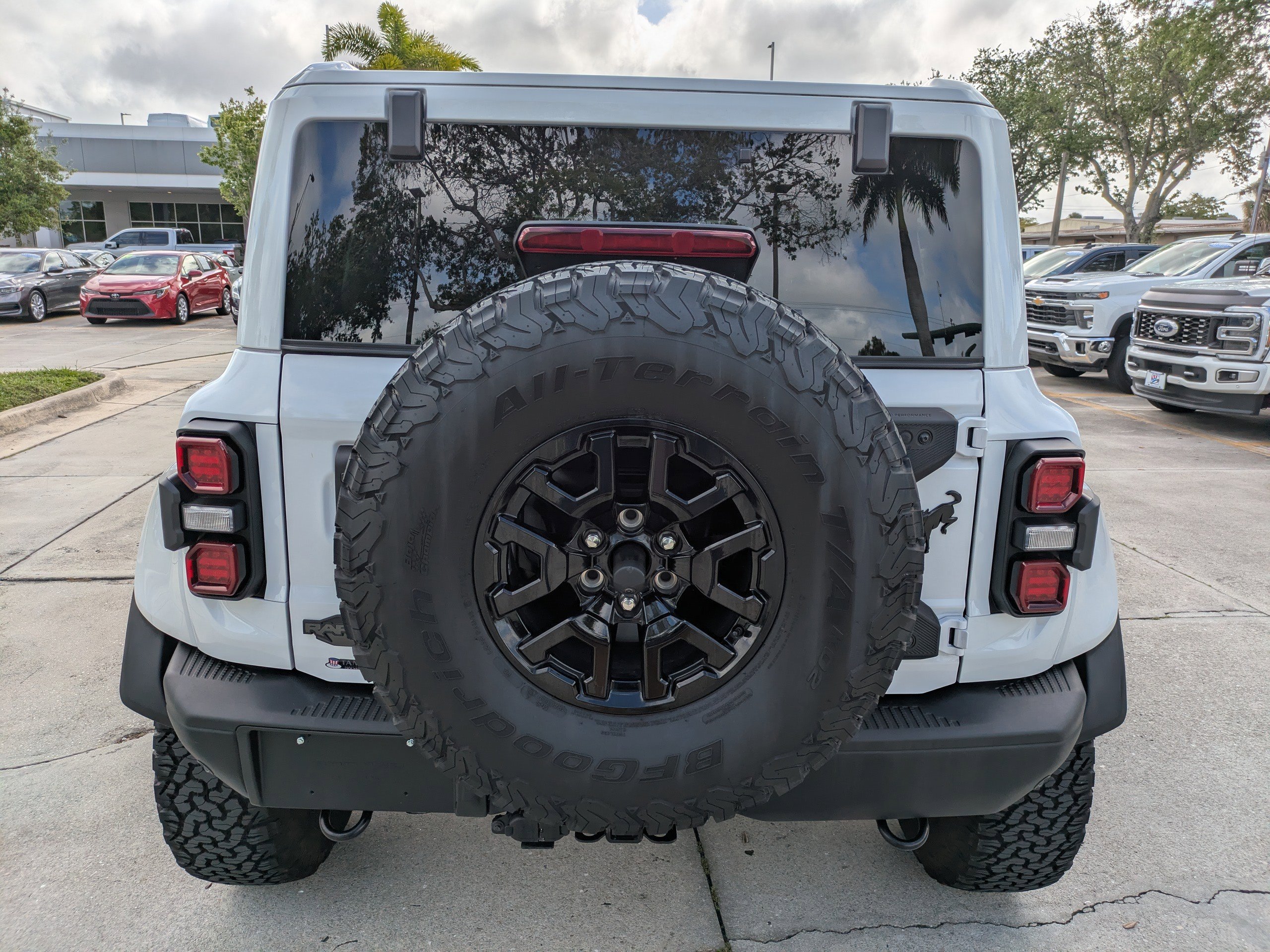 Certified 2025 Ford Bronco Raptor w/ Interior Carbon Fiber Pack AWD/4WD image 5