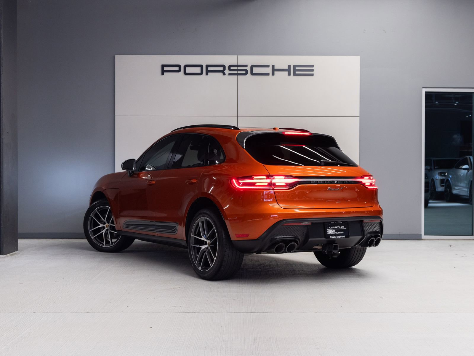 Certified 2024 Porsche Macan Turbo AWD/4WD image 3