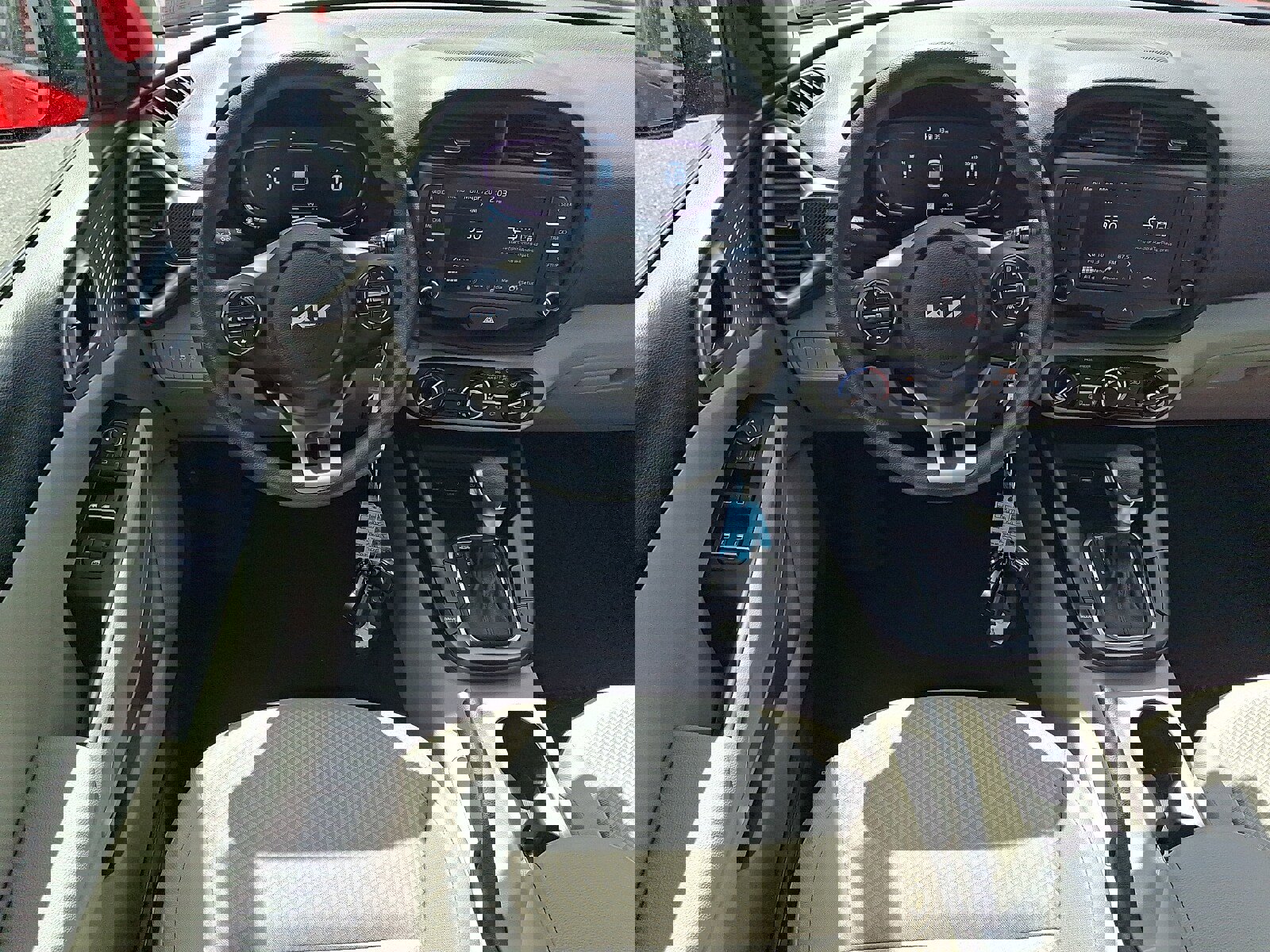 Used 2025 Kia Soul LX image 11