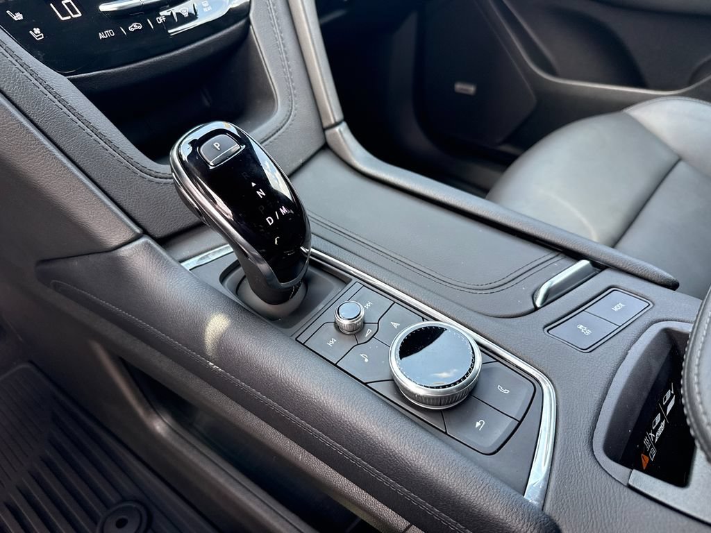 Certified 2025 Cadillac XT6 Premium Luxury FWD image 34