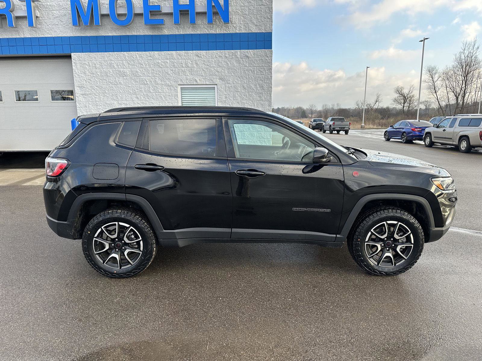 Used 2025 Jeep Compass Trailhawk AWD/4WD image 10