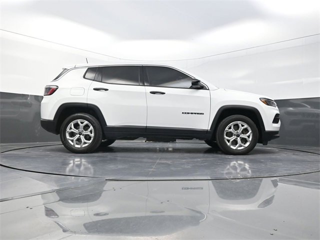 Used 2025 Jeep Compass Sport image 24