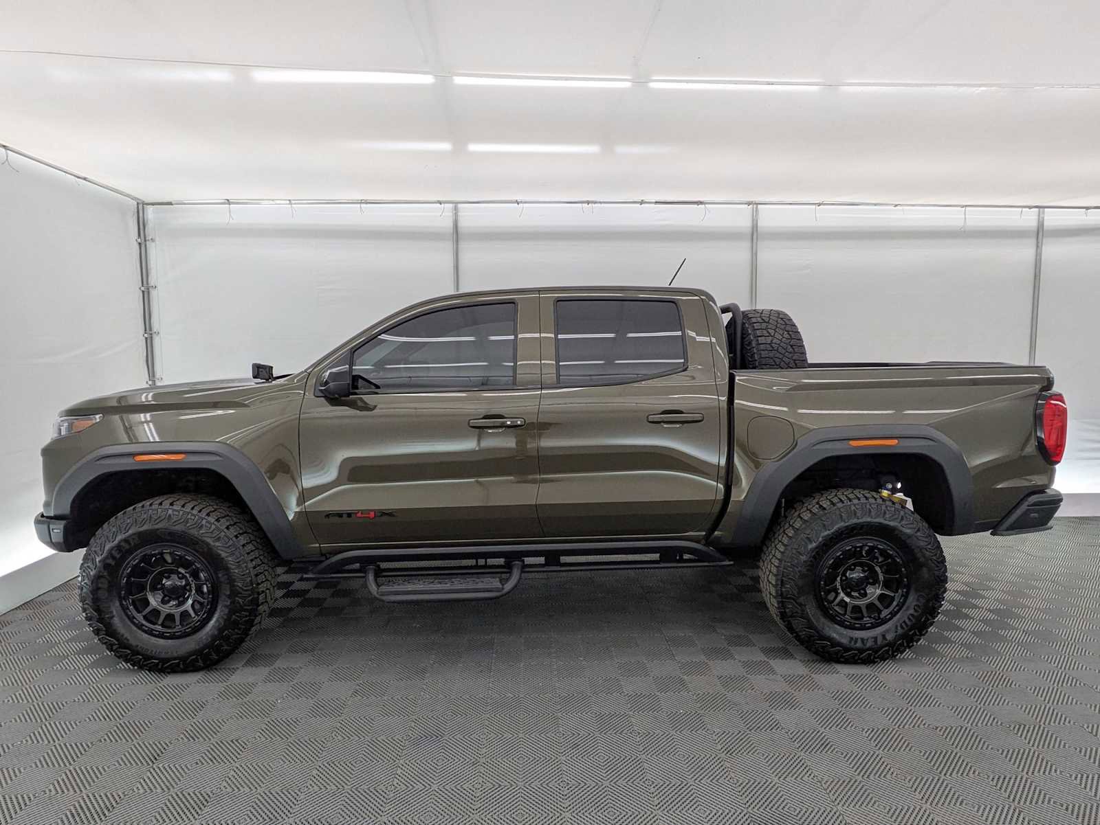 Used 2024 GMC Canyon AT4X w/ AT4X AEV Edition AWD/4WD image 3