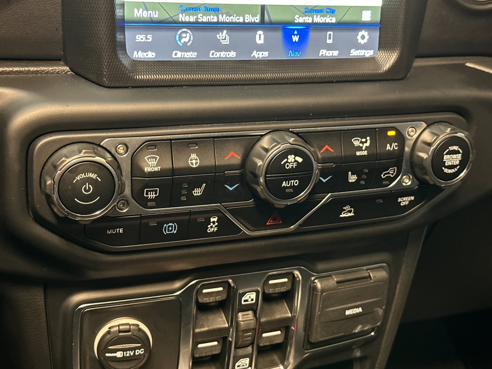 Used 2022 Jeep Wrangler Unlimited Sahara w/ Cold Weather Group image 20