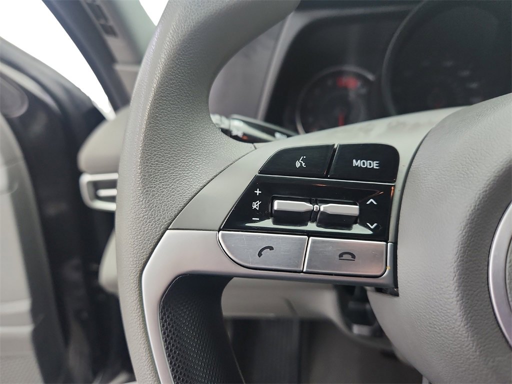 Used 2021 Hyundai Elantra SE image 29